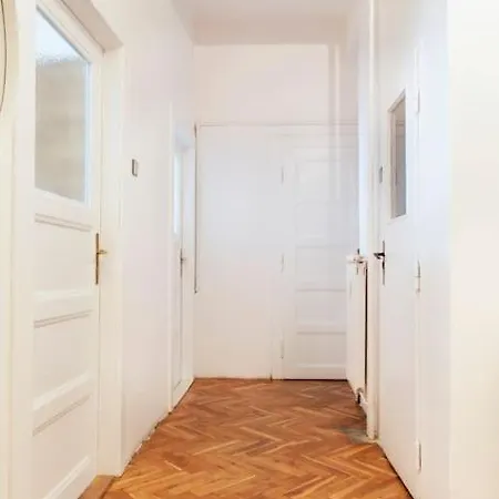 Opletalova Apt Prag